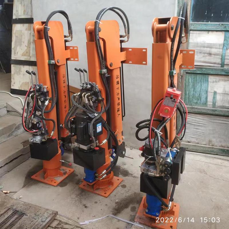 黄骅市重汽蓝牌随车吊 3.2吨 国六动力强 液压驱动 农用自卸起重机